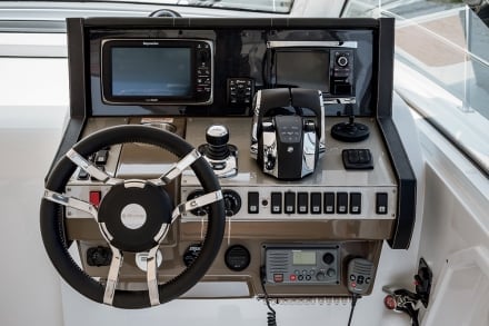 Cruisers 39 Helm Station
