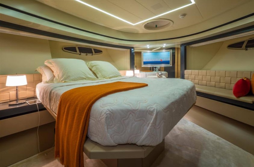 92 Pershing Express Yacht