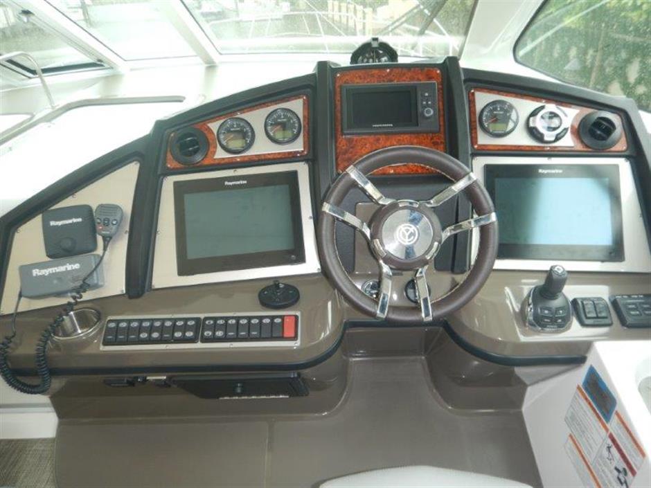 Cruisers 54 helm station