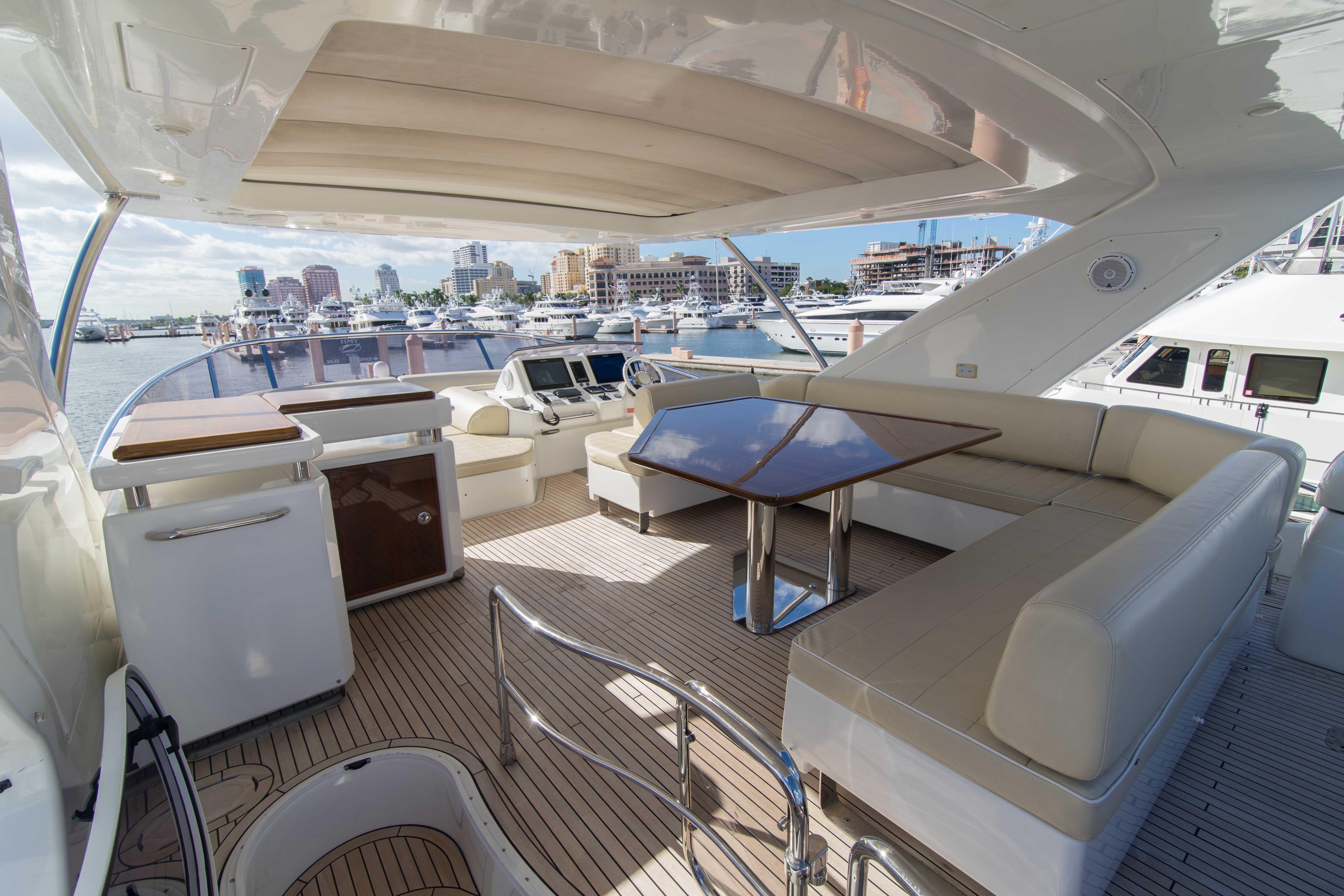 Image 2712: 2014 Azimut 70 Flybridge Motor Yacht Wine Knot 4