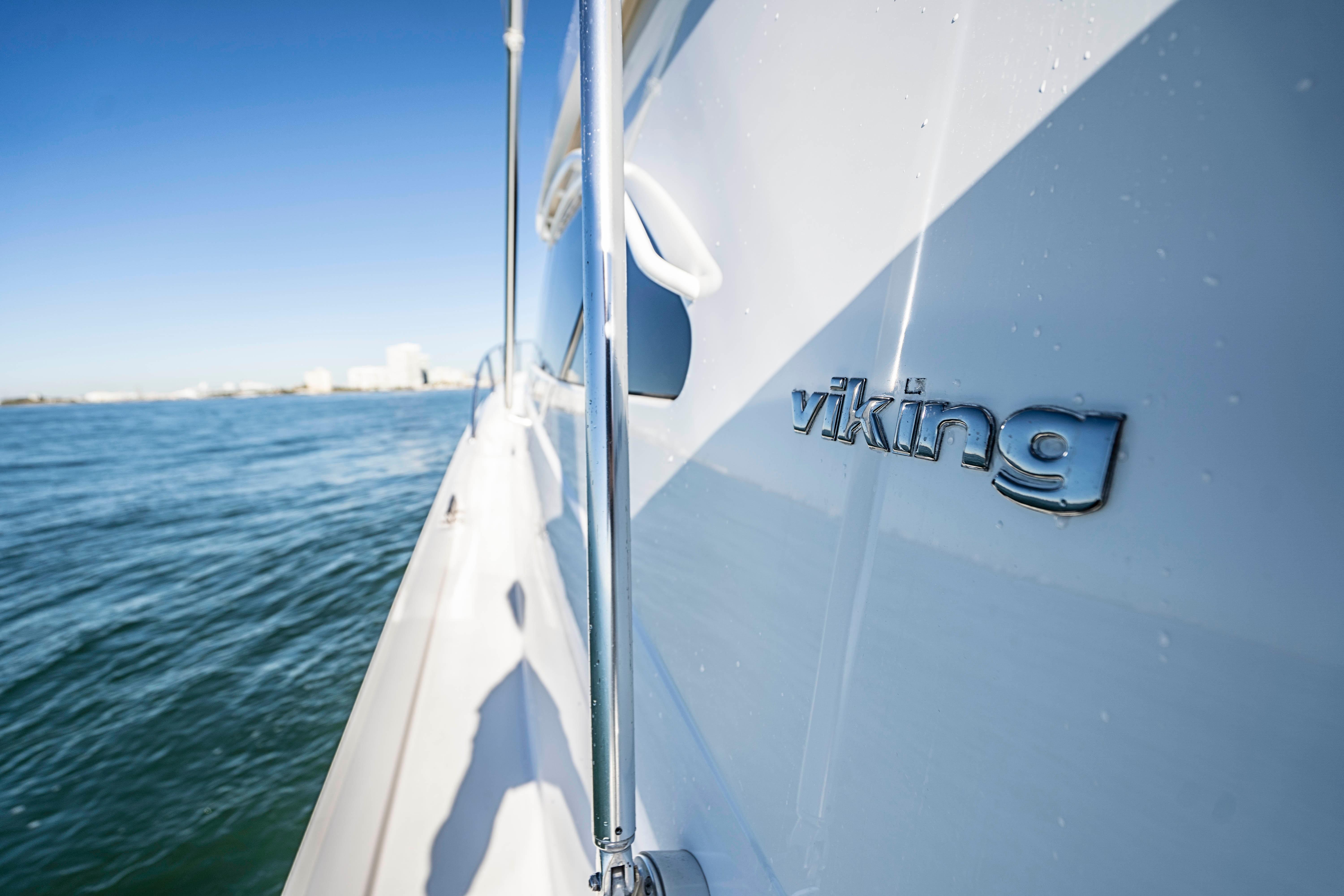 Image 2889: 2014 Viking 62 Daizen