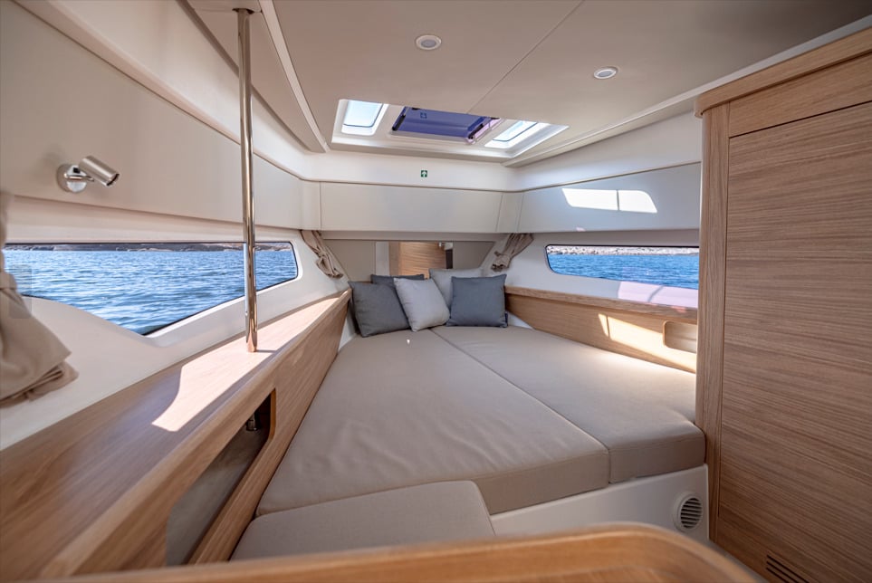 Nimbus W11 Below Deck Berth