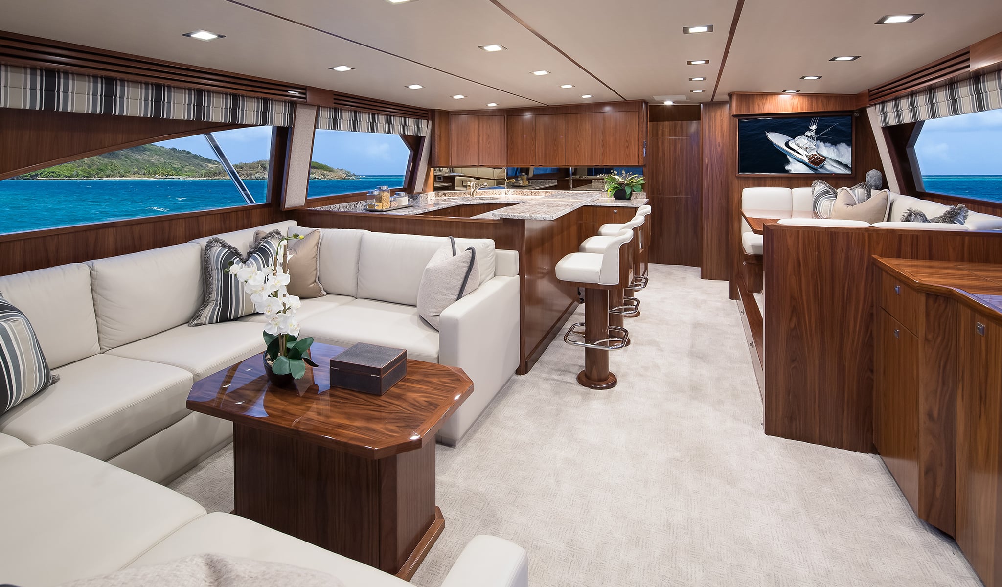 Viking 72 Salon