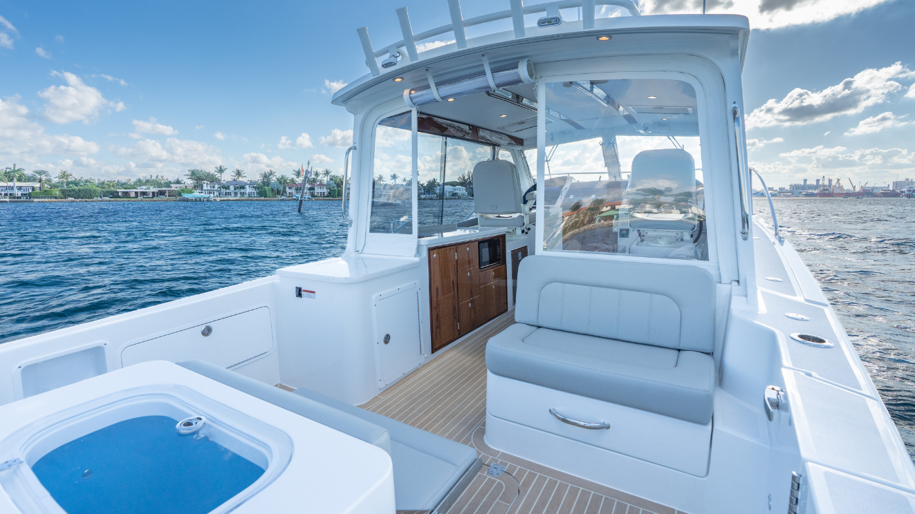 MJM 38RS cockpit featuring a livewell and aft seating