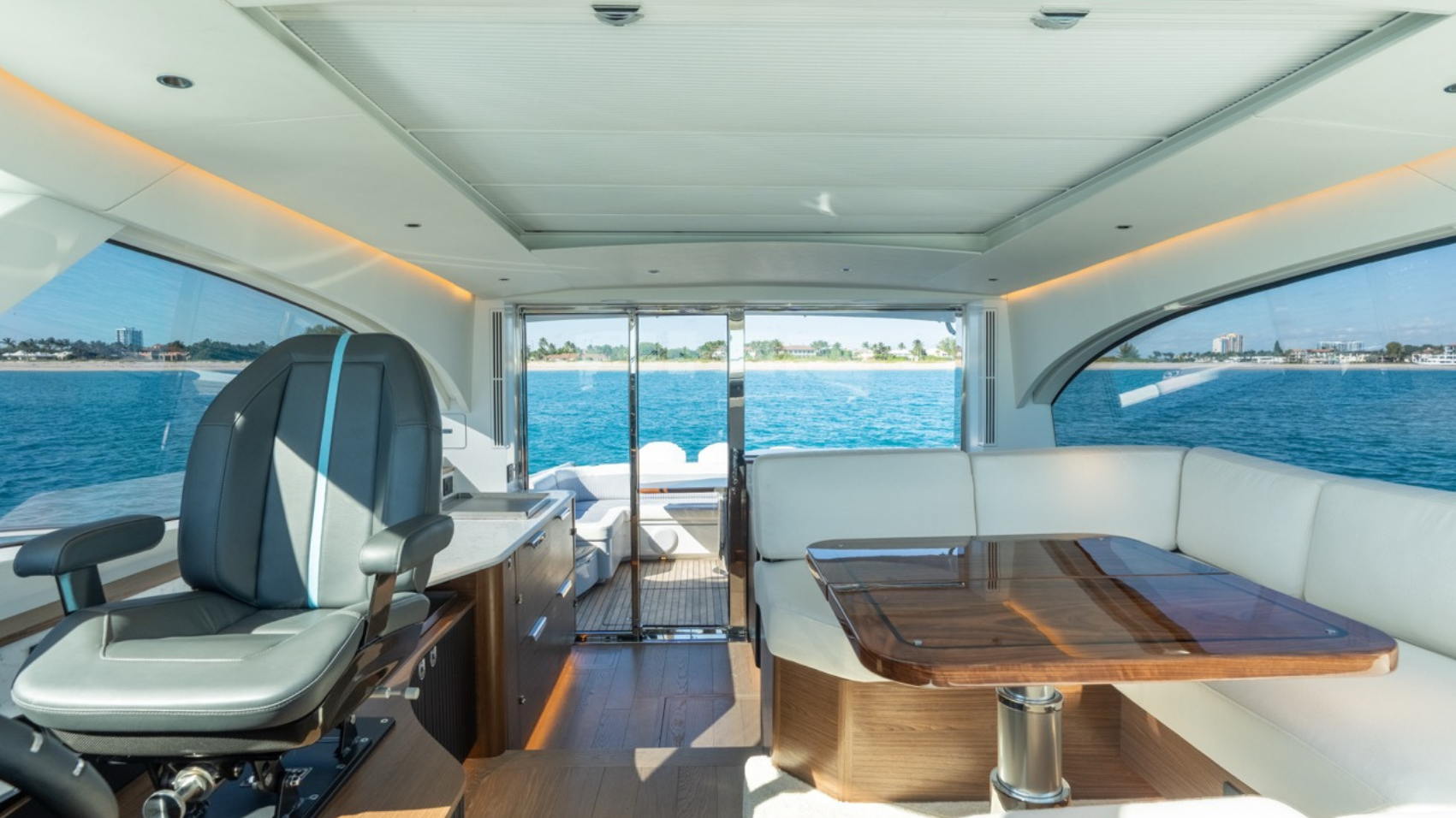 An interior image of an ECLIPSE 505 Shadow showing the salon.