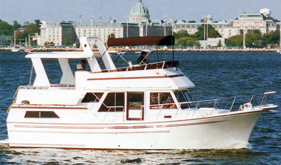 Senator 35 Sundeck