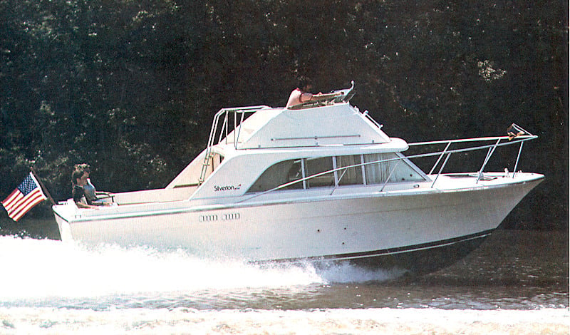 Silverton Yachts 28 Sedan