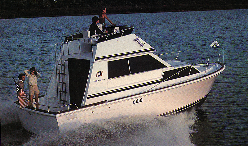 Trojan Yachts 30 Flybridge Sedan
