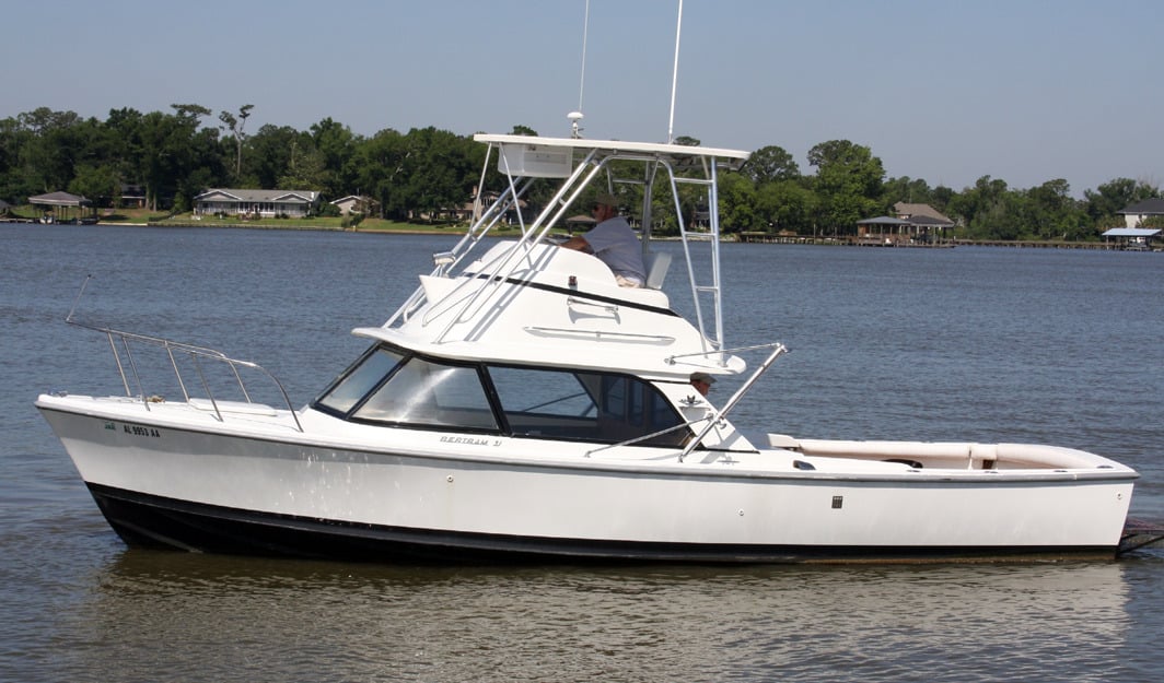 Bertram Yachts 31 Flybridge Cruiser