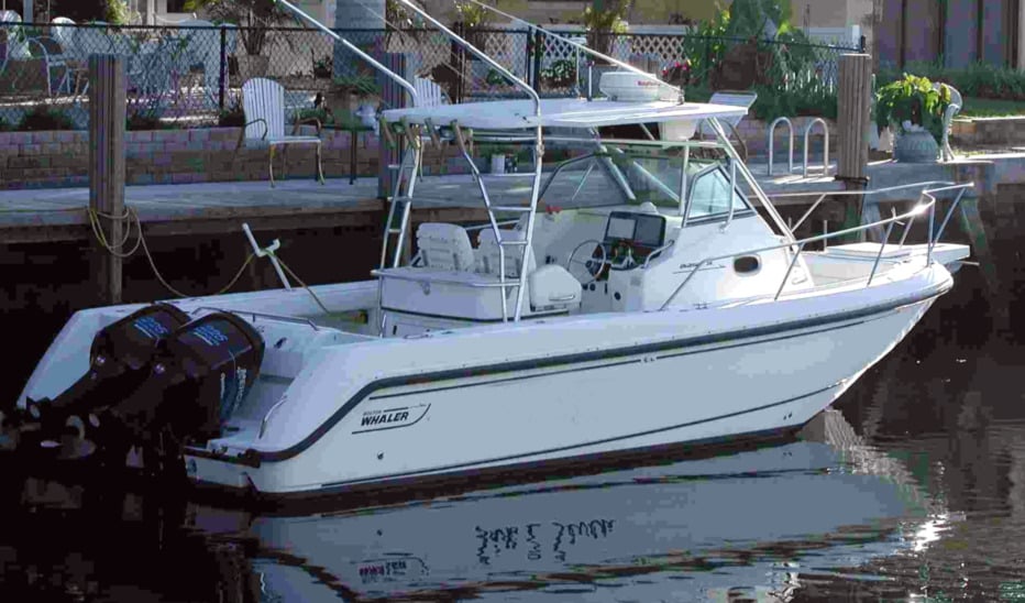 Boston Whaler 28 Outrage; 290 Outrage