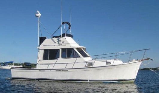 Cape Dory Yachts 33 Flybridge