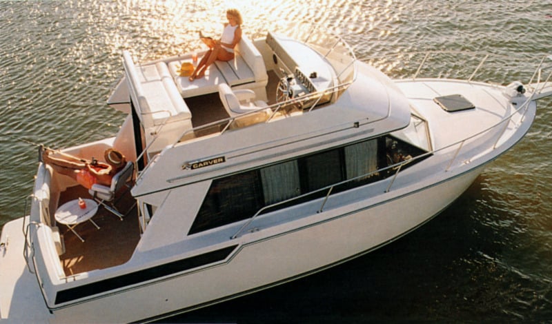 Carver Yachts 2828 Command Bridge; 300 Sedan