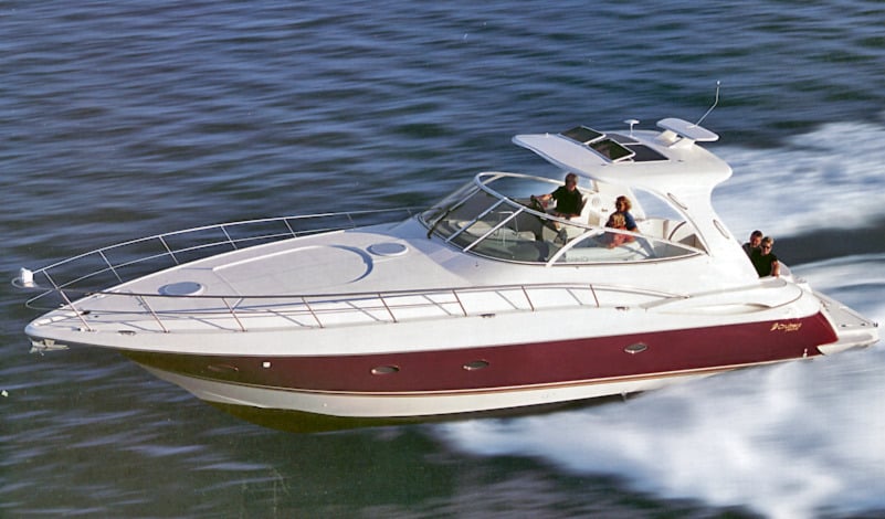 Cruisers Yachts 4370 Express; 440 Express