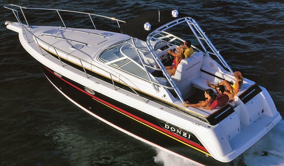 Donzi 3250 LXC; 3250 Express (1996–2000) | HMY Yachts