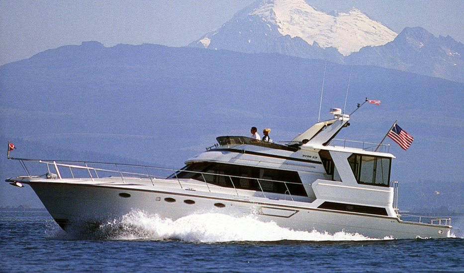 Dyna 53 Cockpit Motor Yacht