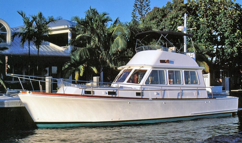 Grand Banks Yachts Eastbay 43 Flybridge