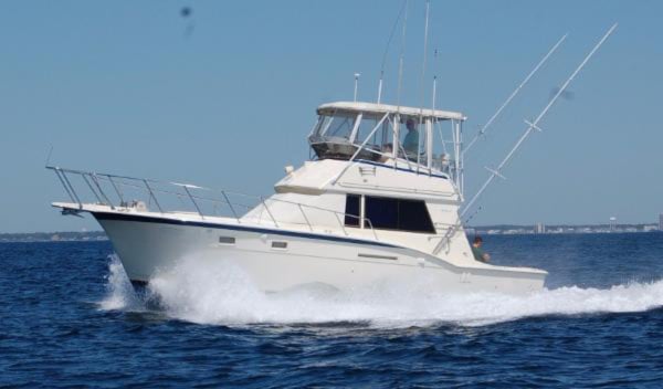 Hatteras Yachts 37 Convertible