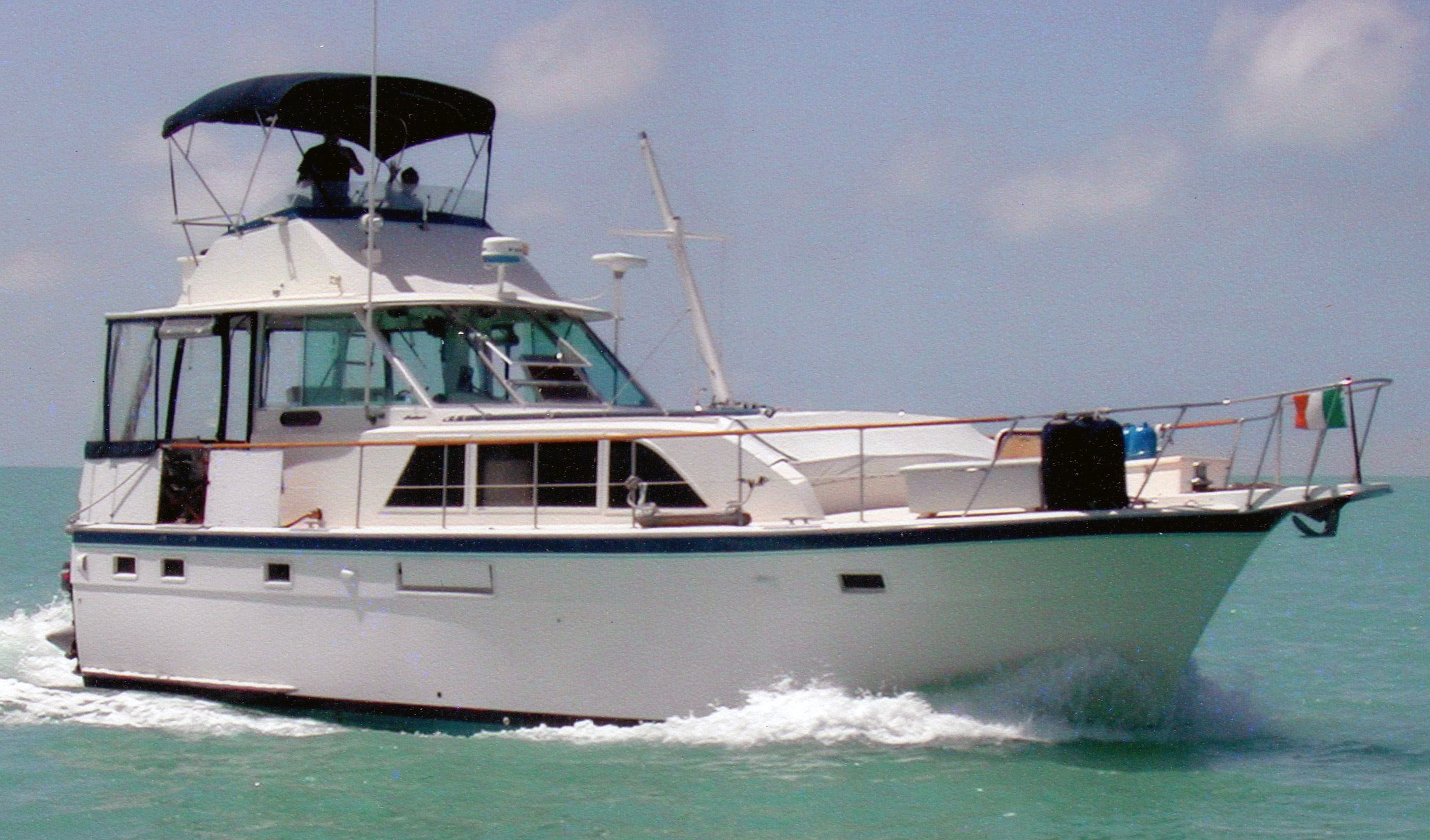 Hatteras Yachts 43 Double Cabin