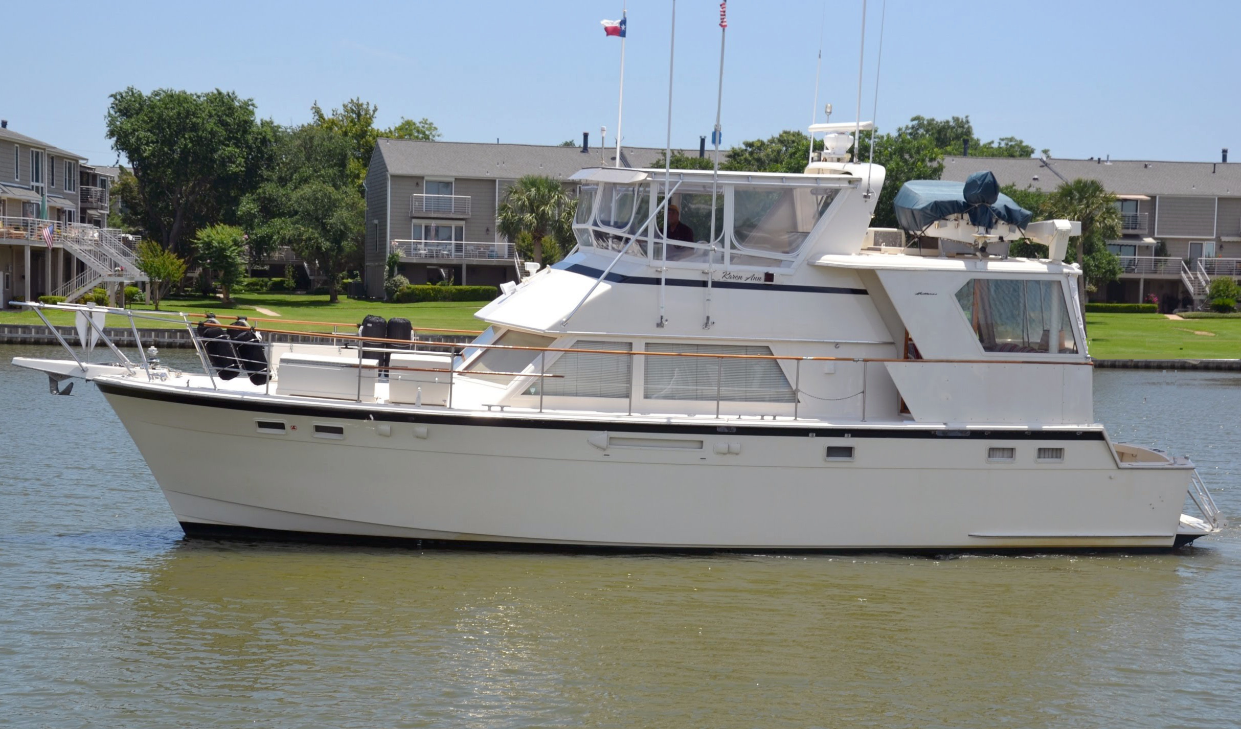 Hatteras Yachts 48 Cockpit Motor Yacht