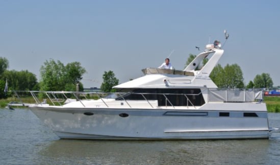 Ocean Alexander Yachts 390 Sundeck