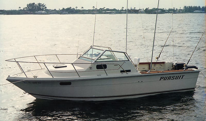 Pursuit Yachts 2600 Cuddy Cabin