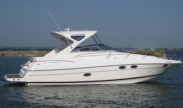 Regal Yachts 3560-3760 Commodore (2003–10) | HMY Yachts