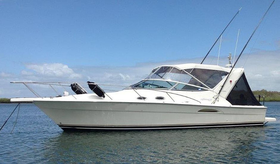 Riviera Yachts 3000 Offshore