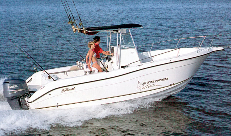 Seaswirl Striper 2601 Center Console