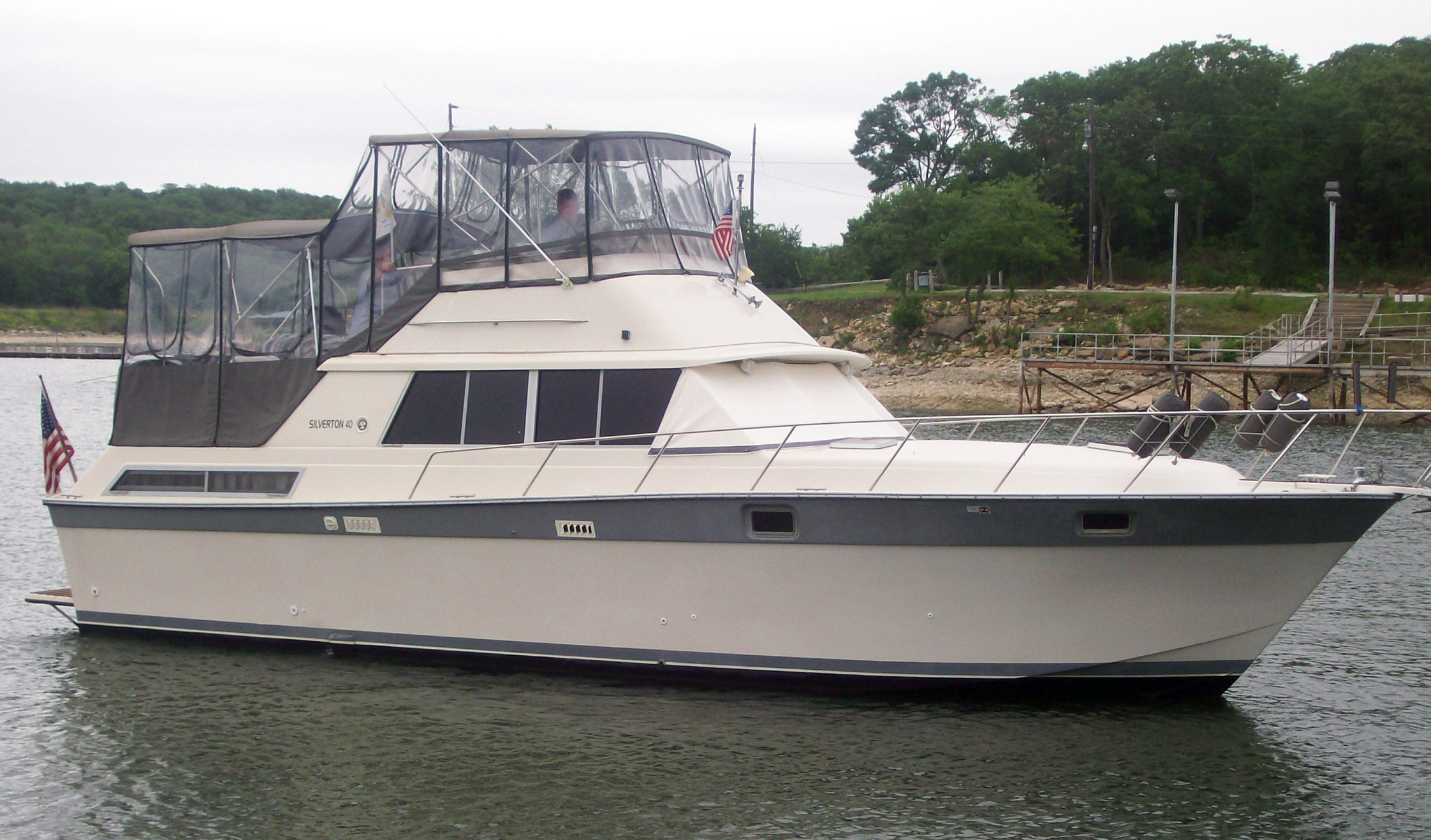 Silverton Yachts 40 Aft Cabin