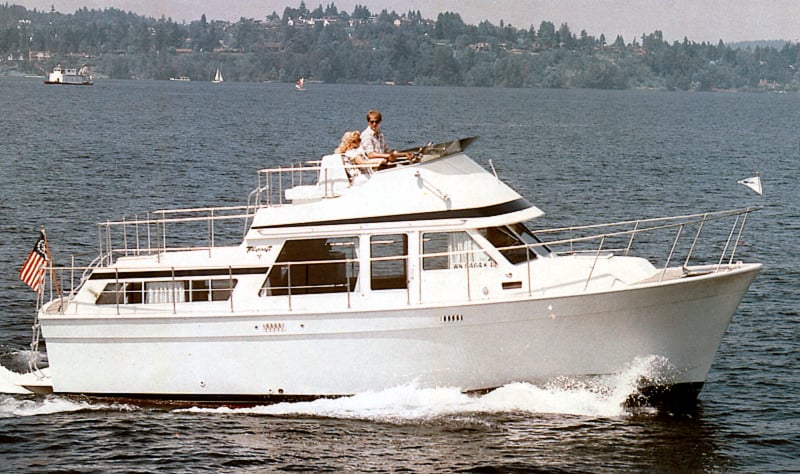 Tollycraft Yachts 34 Tri-Cabin