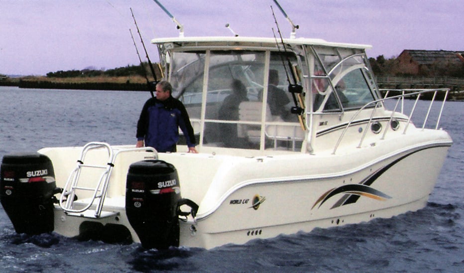 World Cat 320 Express Cabin