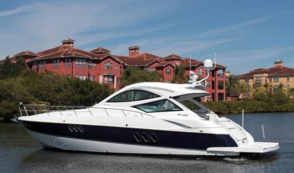 Cruisers Yachts 520-540 Sports Coupe