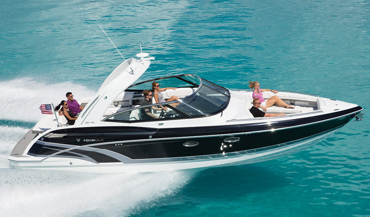 Formula 330 Crossover Bowrider