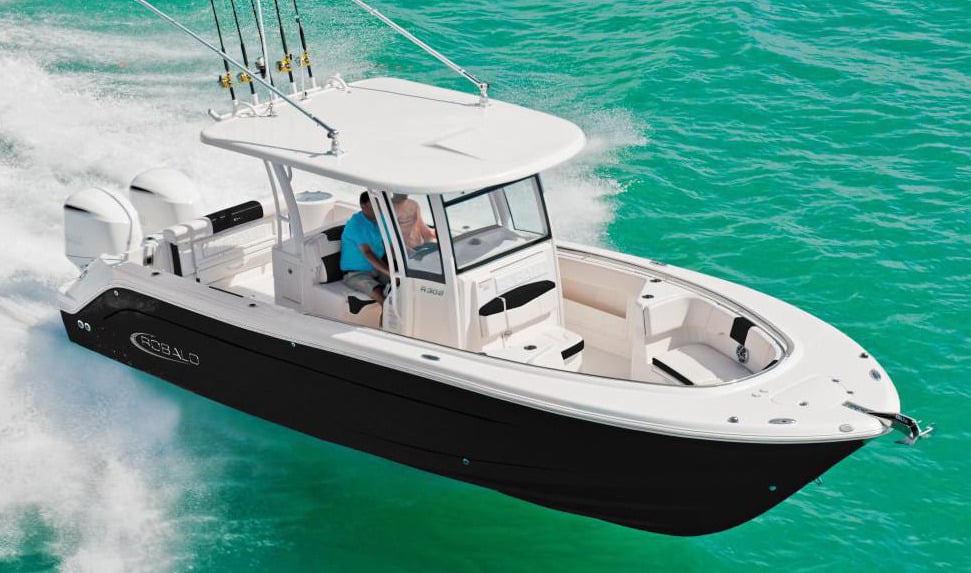 Robalo R302 Center Console