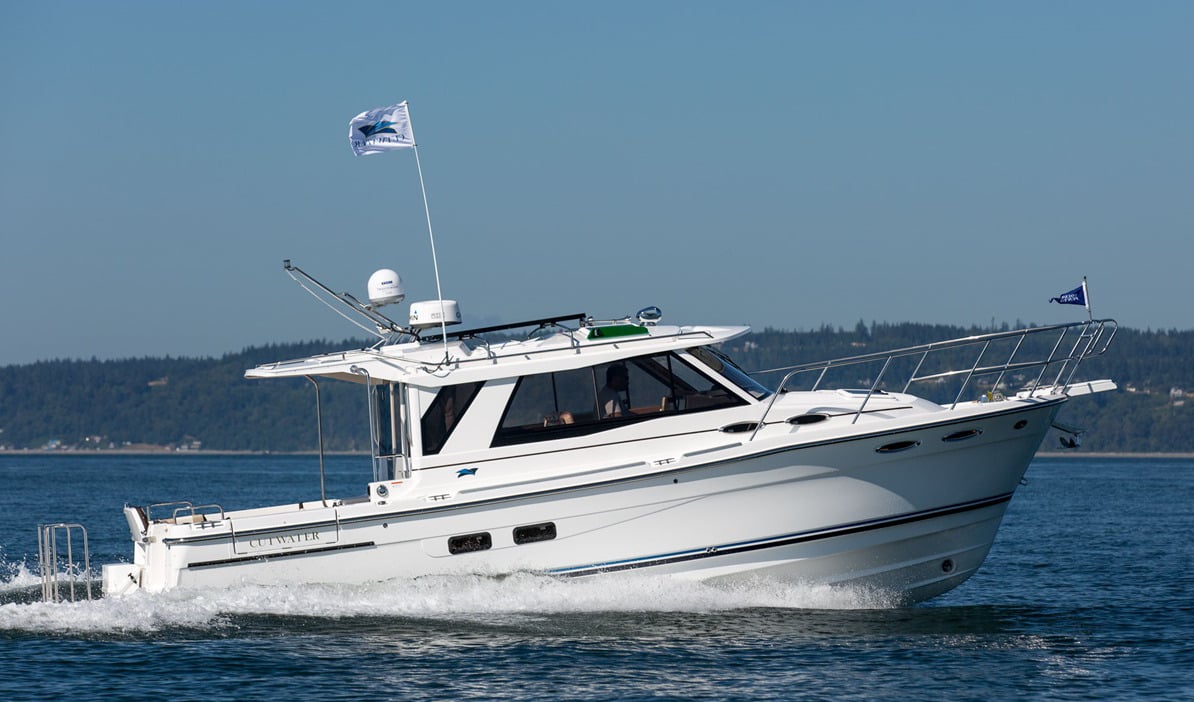 Cutwater 30 Sedan