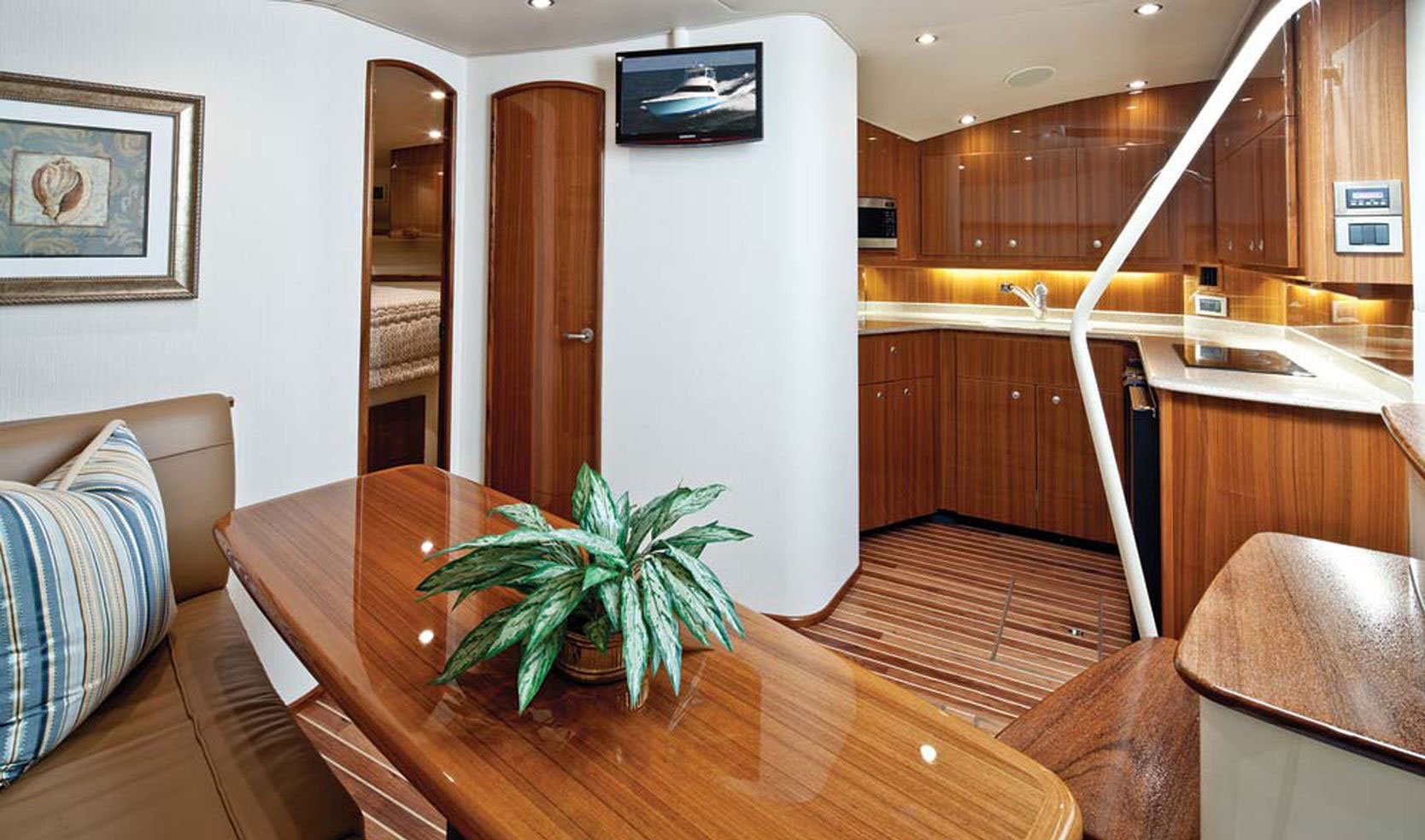 viking-42-open-Interior-1