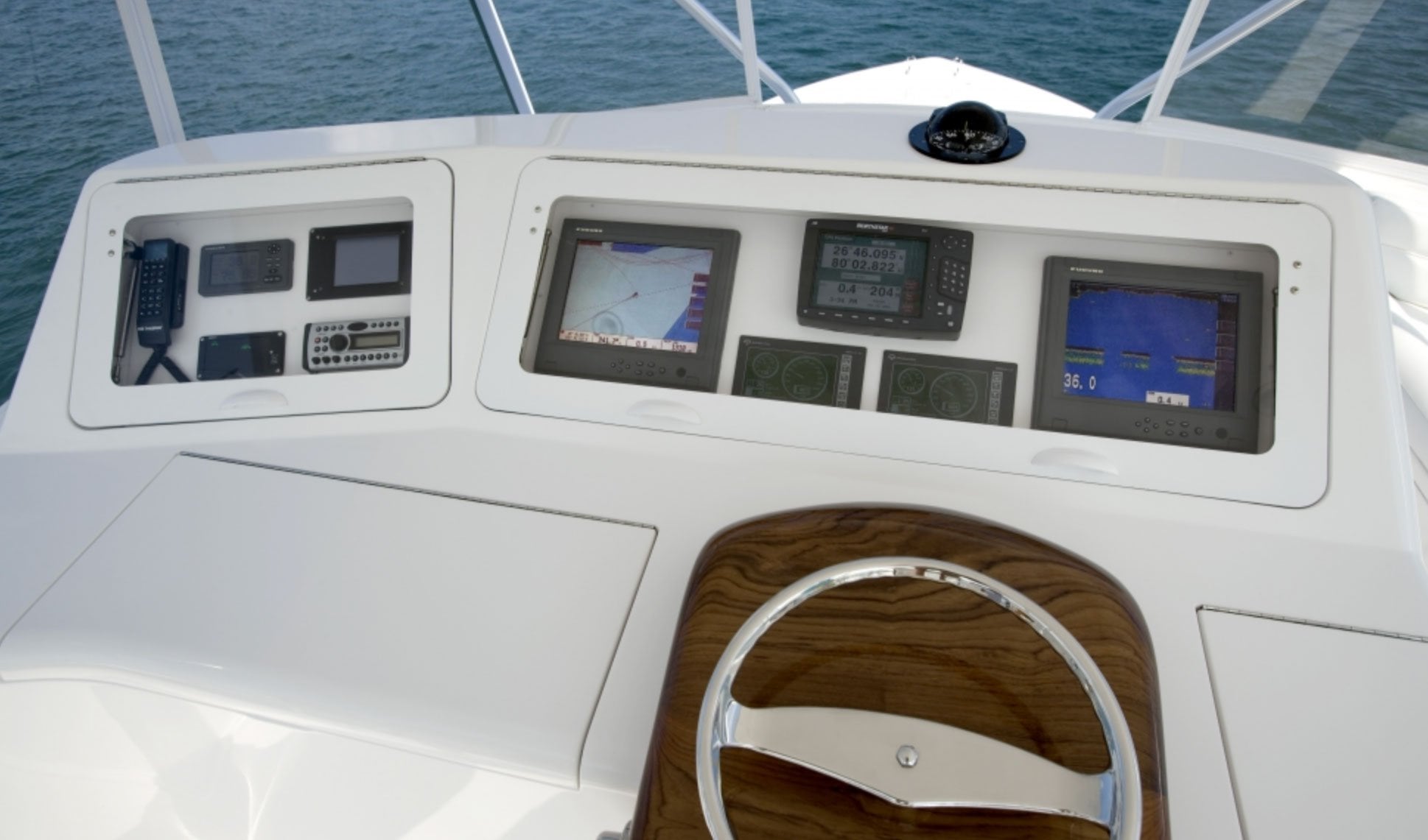 viking-46-convertible-helm