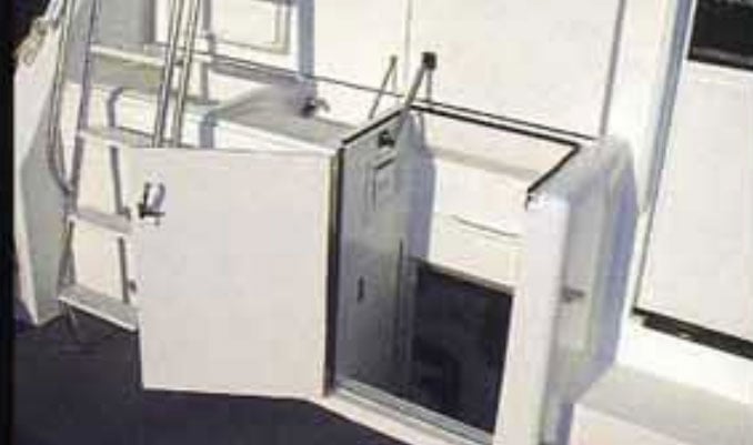 viking-47-convertible-cockpit1