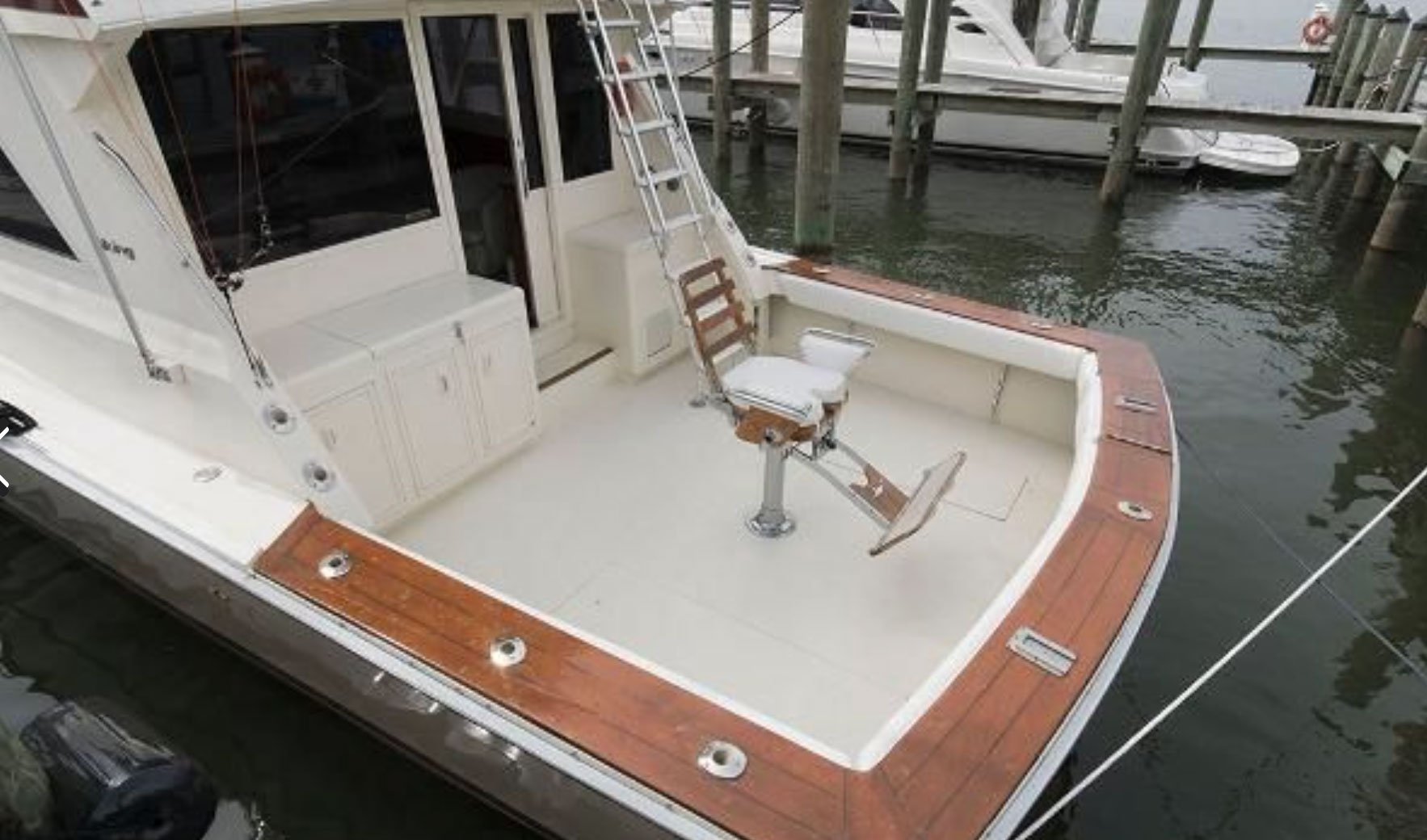 viking-48-convertible-cockpit-1