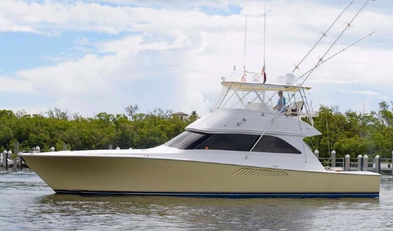 viking-52-convertible-exterior