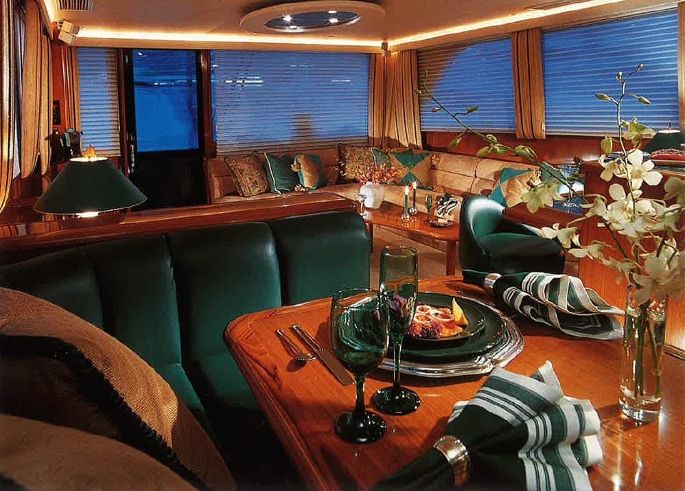 viking-72-convertible-salon