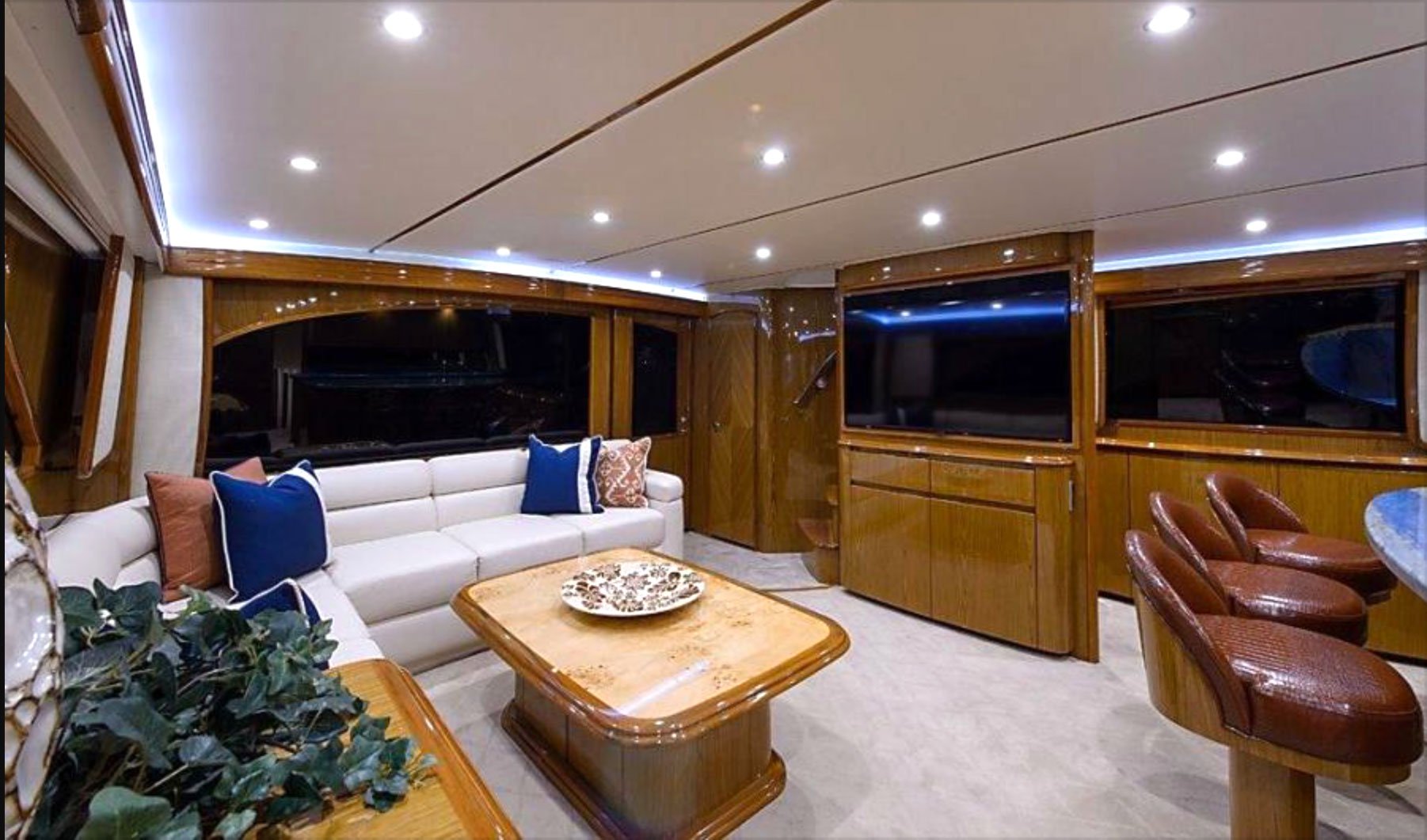 76 Viking Convertible | Previous Models | HMY Yachts