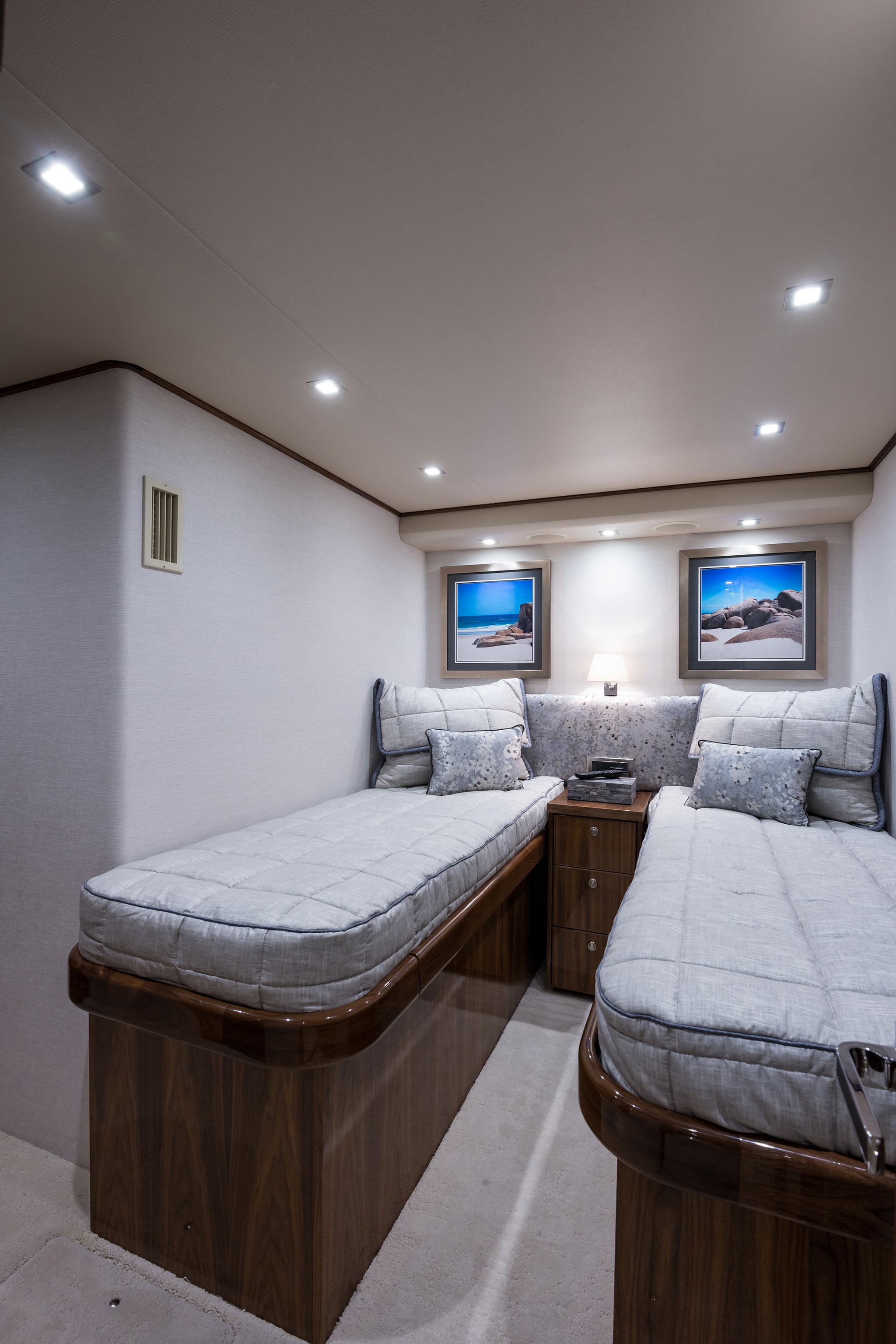 44-93-Viking_starboard_guest_stateroom_1-WEB
