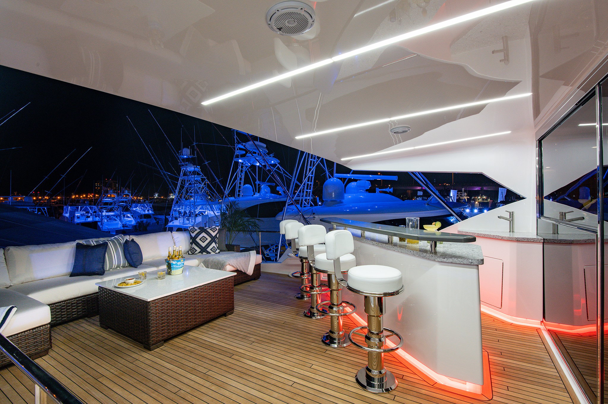 57-93_Viking_Enclosed-Flybridge-Aft-Deck1-WEB